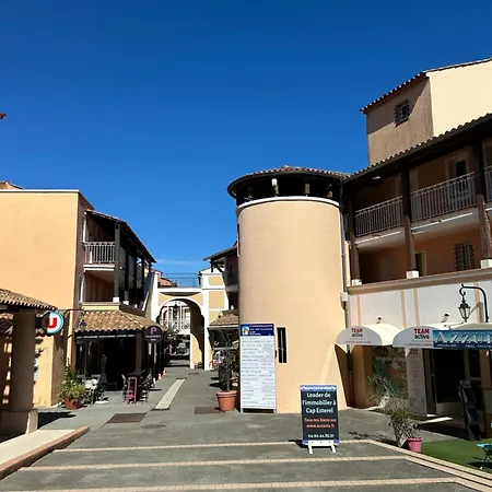 Vue Au Calme Dans Le Hameau De Cap Esterel, Agay - Saint-raphael * Saint-Raphaël