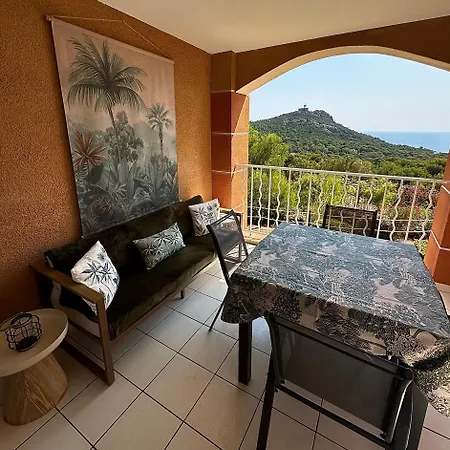 Vue Au Calme Dans Le Hameau De Cap Esterel, Agay - Saint-raphael * Saint-Raphaël